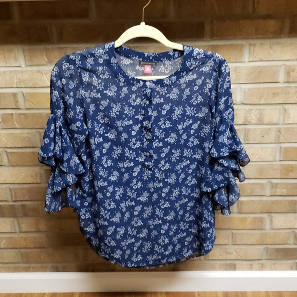 Vince Camuto flutter sleeve top